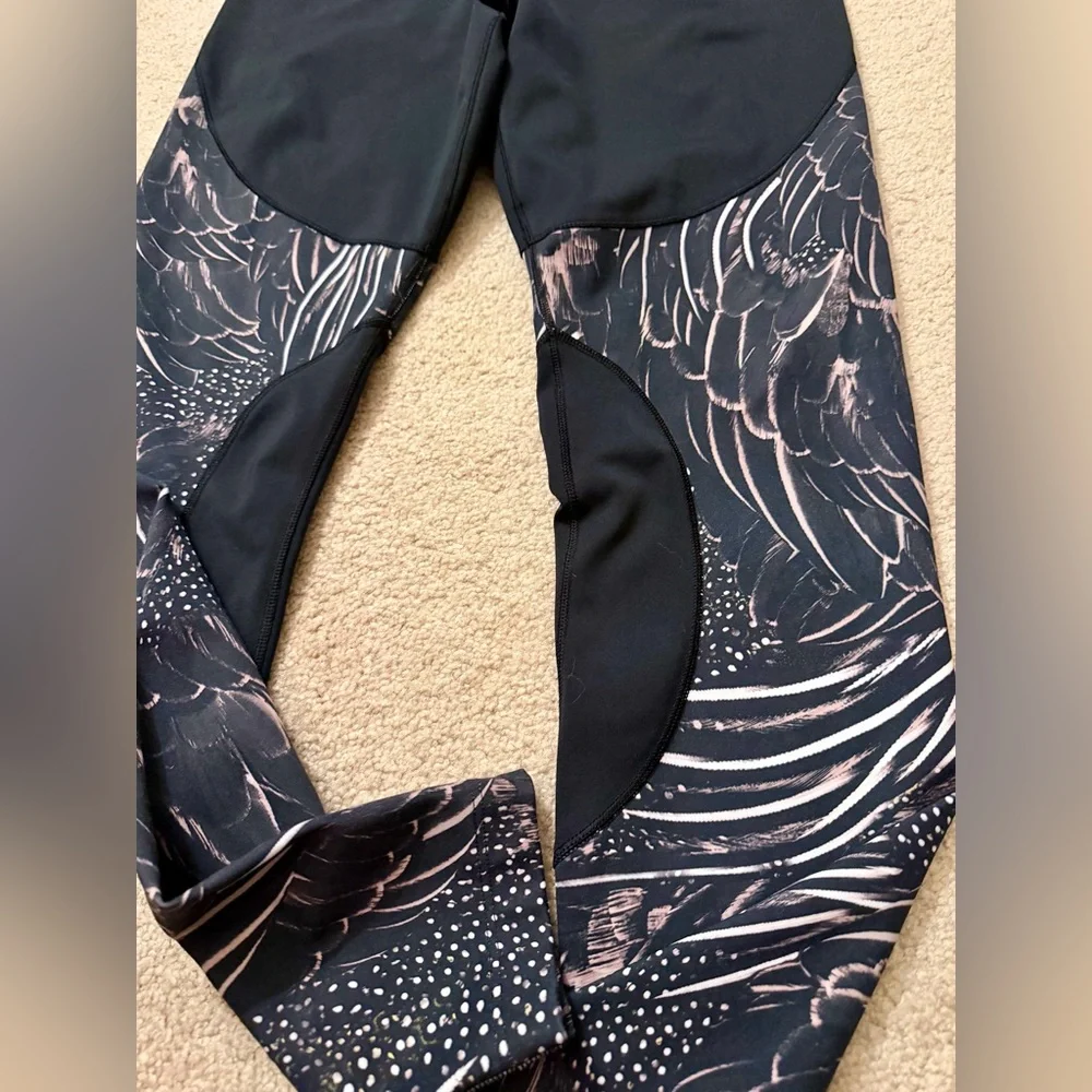 Nike Black and Pink Feather Pattern Leggings - Picture 2 of 12